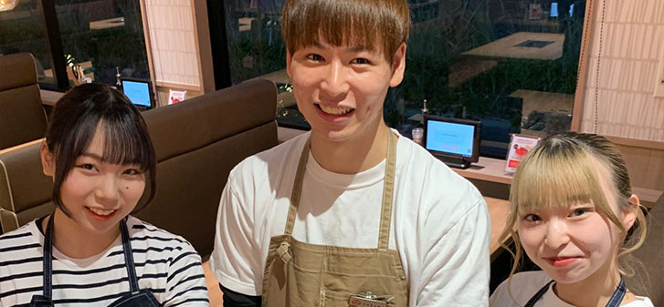 ホールスタッフ