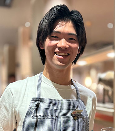 ホールスタッフ