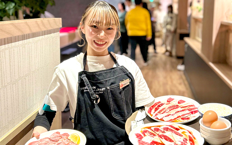 未経験OK♪焼肉＆デザートビュッフェでオープニング募集（ホール）★髪色自由・ピアスOK