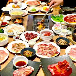 未経験OK♪焼肉＆デザートビュッフェでオープニング募集（ホール）★髪色自由・ピアスOK