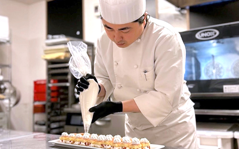 オープニング【新店の焼肉×デザートビュッフェで製菓スタッフ募集】時間・曜⽇応相談/交通費支給