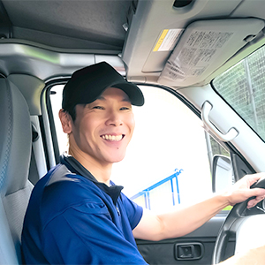 夜勤で時給最大2,188円！月収40万円も目指せる◎4tトラックドライバー